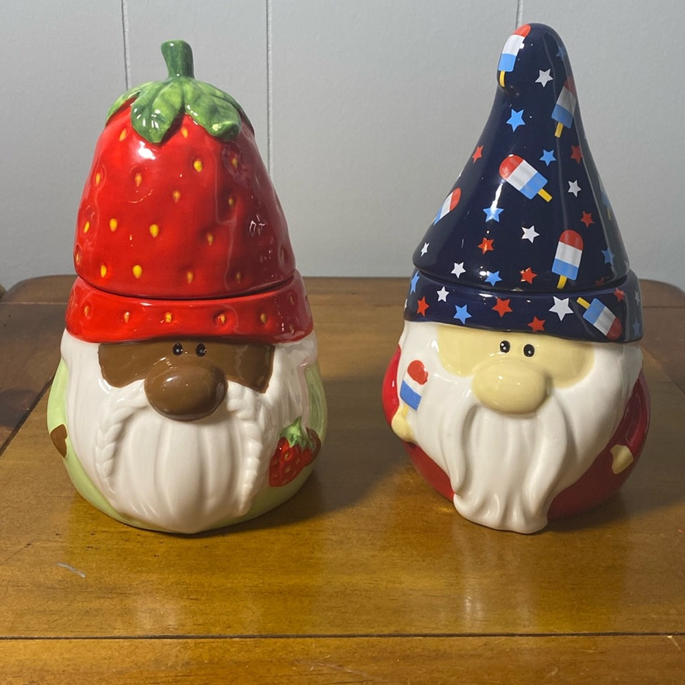 two 12oz gnome candles